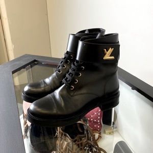 LV Wonderland Flat Ranger boots